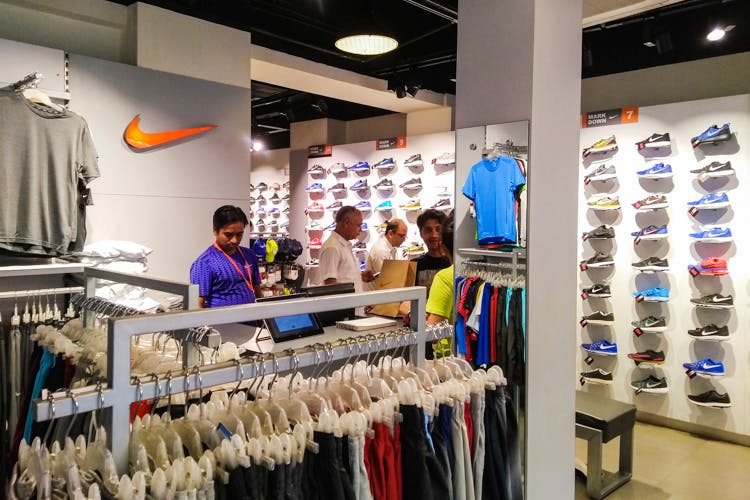 Nike factory best sale outlet kalkaji